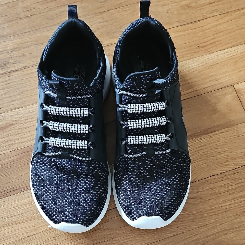 Sketchers Glisten & Glow Memory Foam Pull On Black Sneakers Womens Size 7-1/2- 8